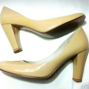 NUDE PATENT LEATHER PUMPS SIZE 10